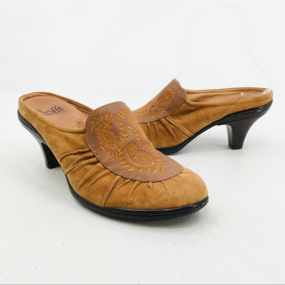 Sofft Embroidered Leather upper clogs size 8USA